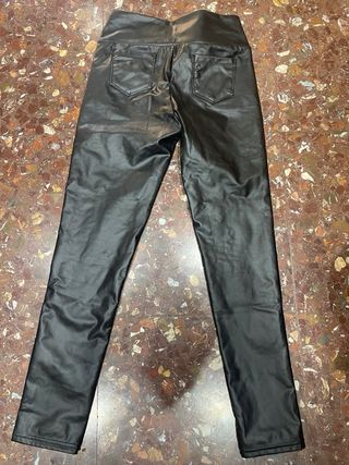 Pantalones de cuero negros 