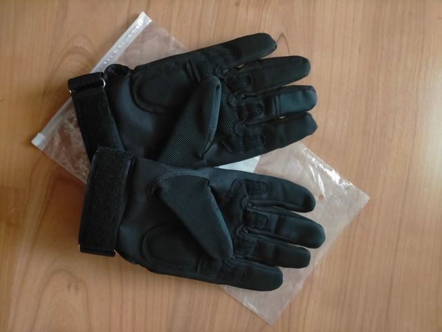 Guantes tácticos Talla "M". A Estrenar!