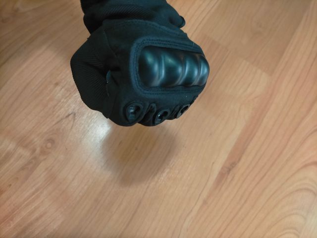 Guantes tácticos Talla "M". A Estrenar!