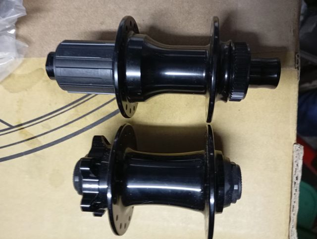 coppia mozzi non boost mtb 15x100 12x142 32 fori