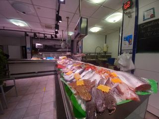 R-7937578 Traspaso Pescaderia con salida de humos
