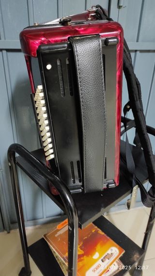 Acordeón HONNER Bravo III 72