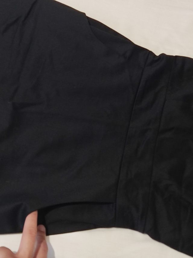 Vestido negro mini, manga corta