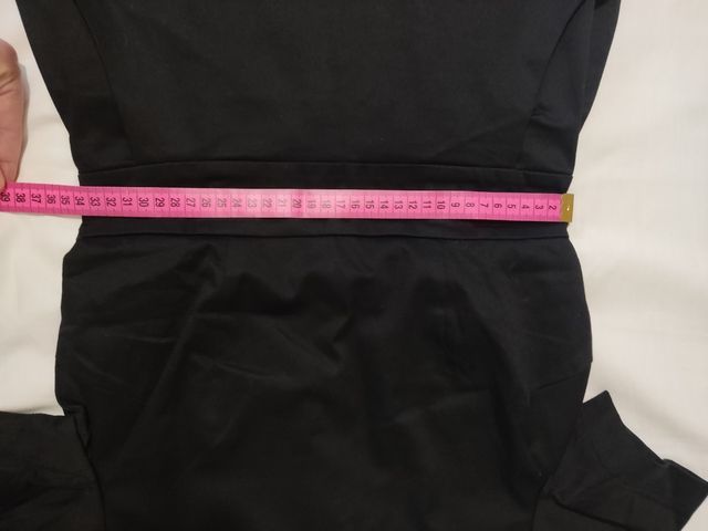 Vestido negro mini, manga corta