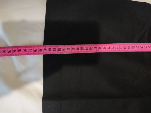 Vestido negro mini, manga corta