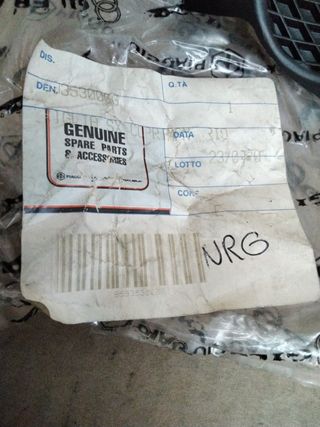 959353000G - Rejilla izquierda Piaggio Nrg