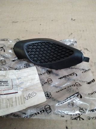 959353000G - Rejilla izquierda Piaggio Nrg