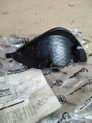959353000G - Rejilla izquierda Piaggio Nrg