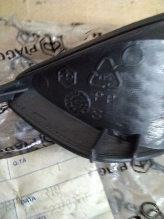 959353000G - Rejilla izquierda Piaggio Nrg