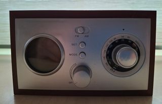 Radio portátil madera Vintage NUEVA. Led parpadea