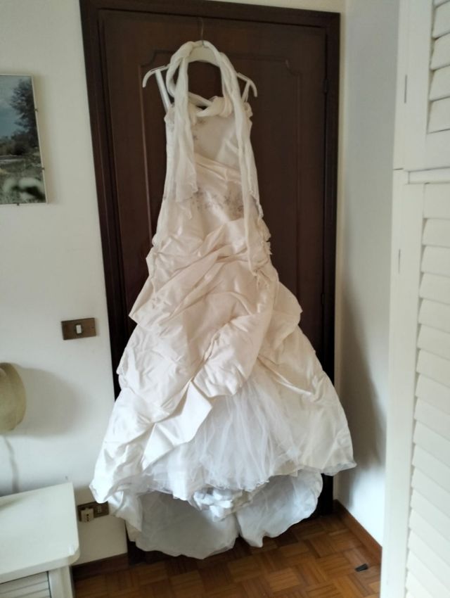 Abito da sposa Linea Raffaelli e velo