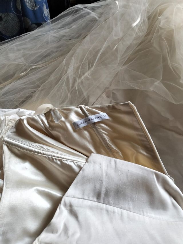 Abito da sposa Linea Raffaelli e velo