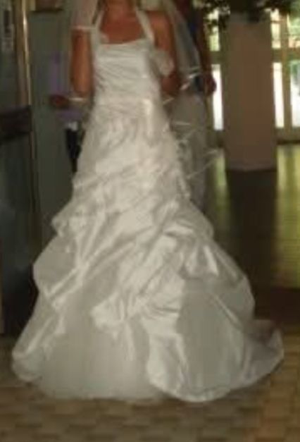 Abito da sposa Linea Raffaelli e velo