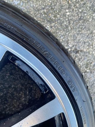 LLANTAS 19 PORSCHE CON GOMAS NUEVO!!