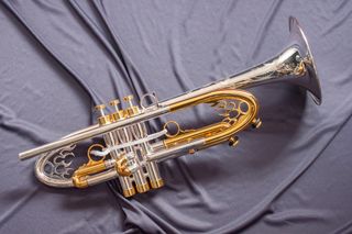 Trompeta Apolo Trumpet "Fuego" Plateada y dorada