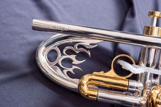 Trompeta Apolo Trumpet "Fuego" Plateada y dorada