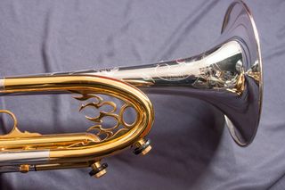 Trompeta Apolo Trumpet "Fuego" Plateada y dorada