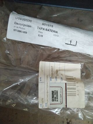 621978 - Tapa batería Piaggio Fly