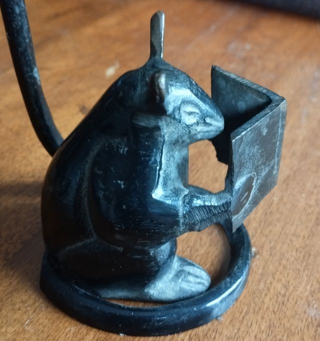 Porta candela "topo che legge"metallo.