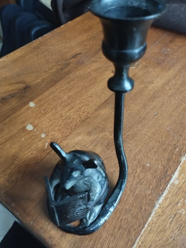 Porta candela "topo che legge"metallo.