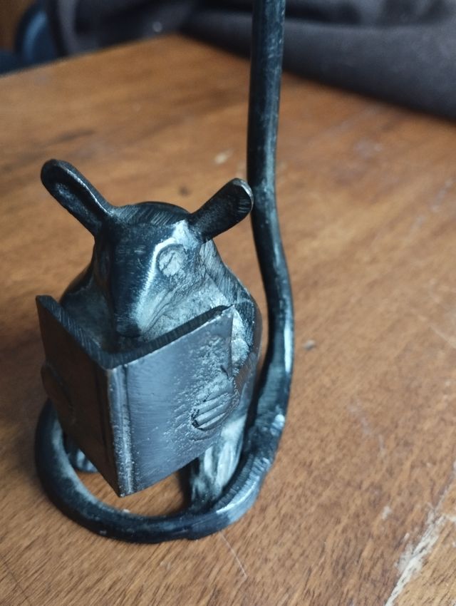 Porta candela "topo che legge"metallo.