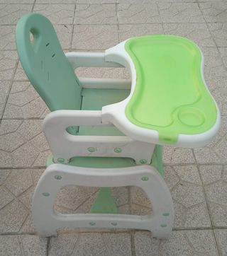 • Trona convertible para niños