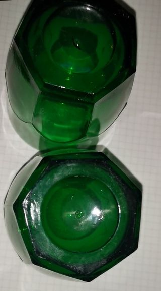 Agua. Base heptagonal. 2 vasos antiguos