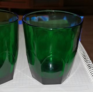 Agua. Base heptagonal. 2 vasos antiguos