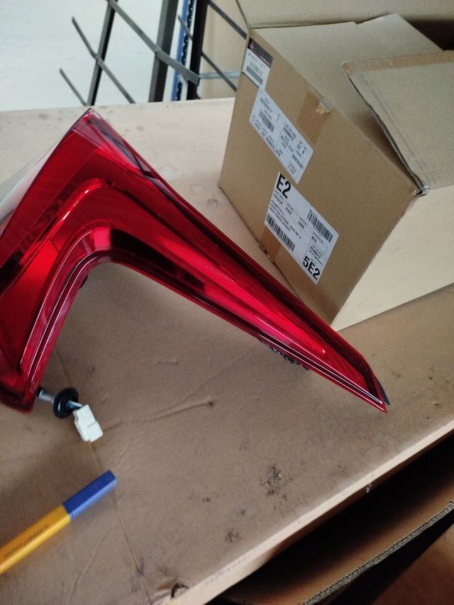 Piloto der Mitsubishi eclipse  8330B102