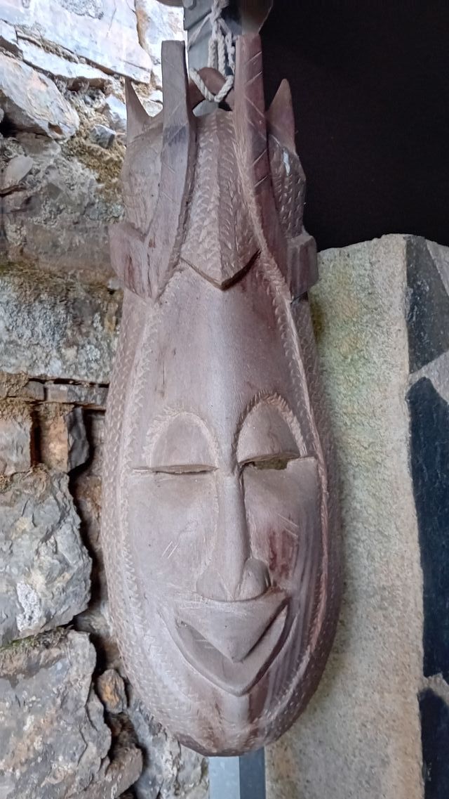 Maschera africana in legno antico