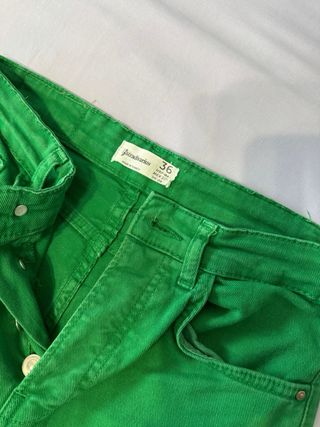 Pantalón verde campana