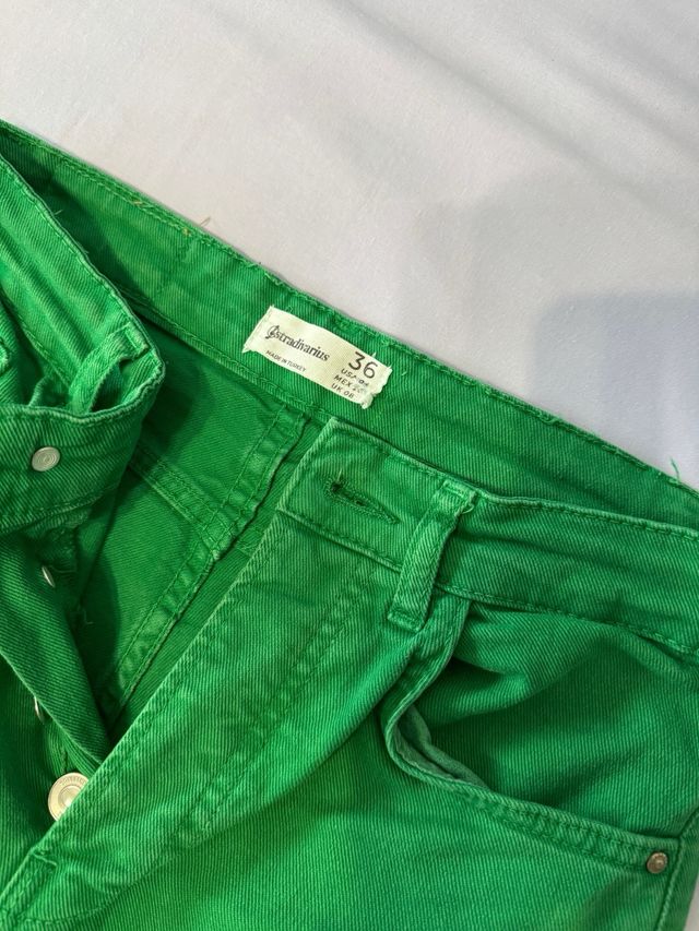 Pantalón verde campana