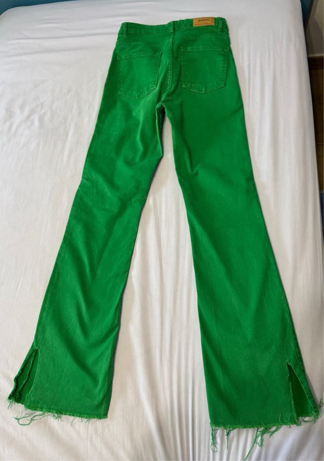 Pantalón verde campana