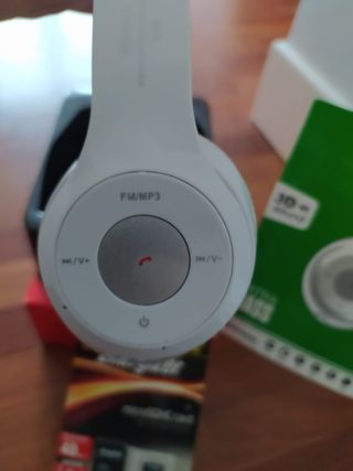 Auriculares inalámbricos + tarjeta Micro SD 16