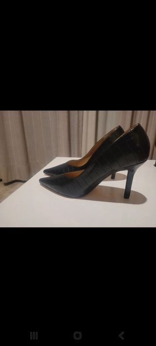 Tacones salón negros