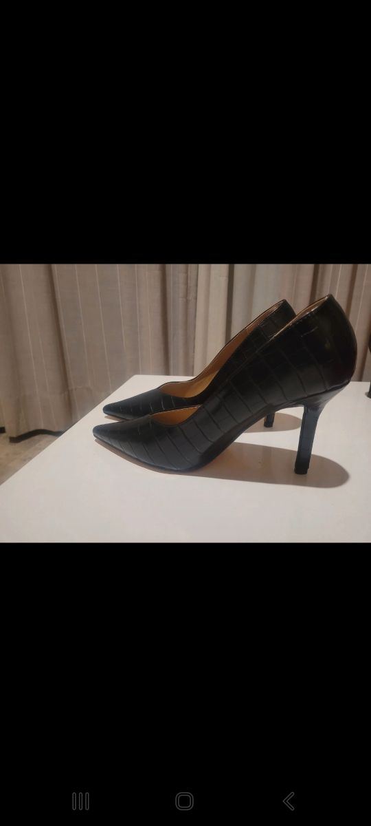 Tacones salón negros