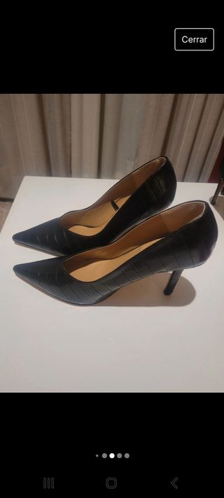Tacones salón negros