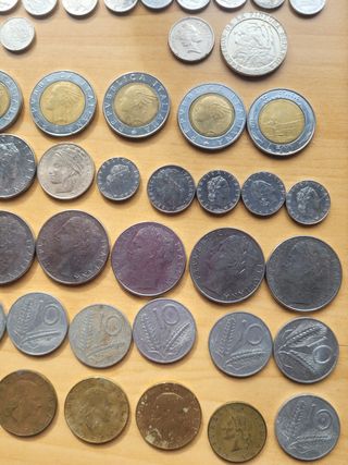 Lote de monedas: liras y pesetas