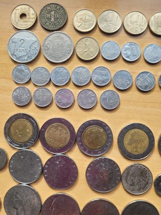 Lote de monedas: liras y pesetas