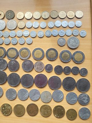 Lote de monedas: liras y pesetas
