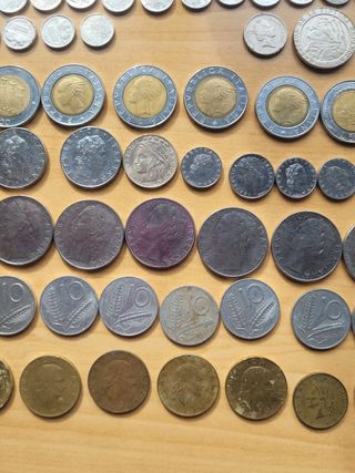 Lote de monedas: liras y pesetas