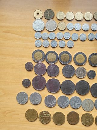 Lote de monedas: liras y pesetas