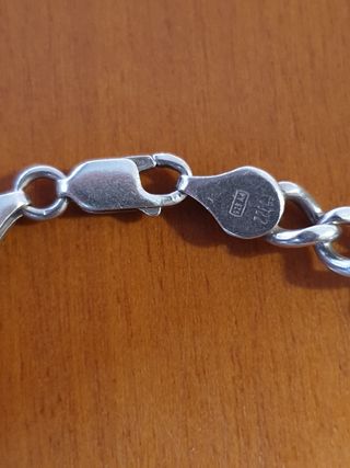 Pulsera de plata y abalorios