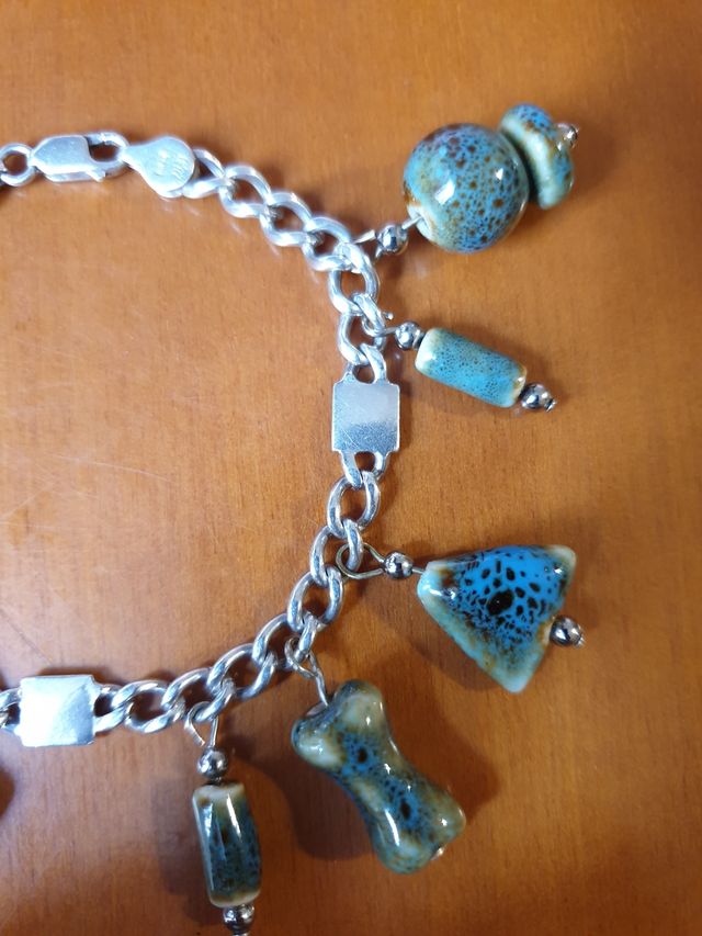Pulsera de plata y abalorios