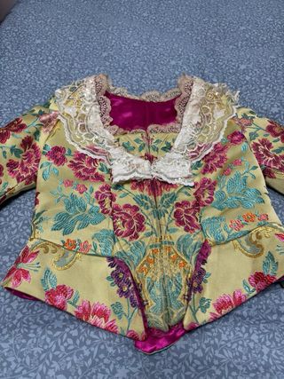Traje de fallera con manteletas incluidas