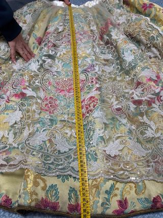 Traje de fallera con manteletas incluidas