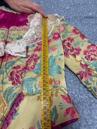 Traje de fallera con manteletas incluidas