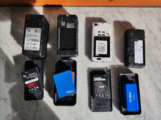 Grande Lotto 14 smartphone per ricambi