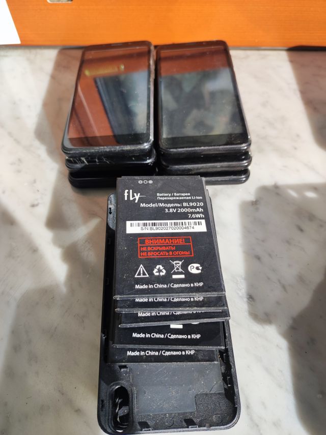 Grande Lotto 14 smartphone per ricambi