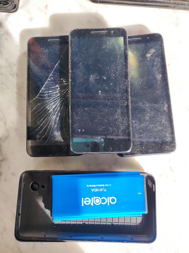 Grande Lotto 14 smartphone per ricambi